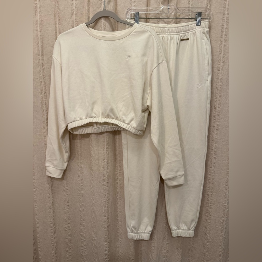 Whitney Simmons x Gymshark Sweat set